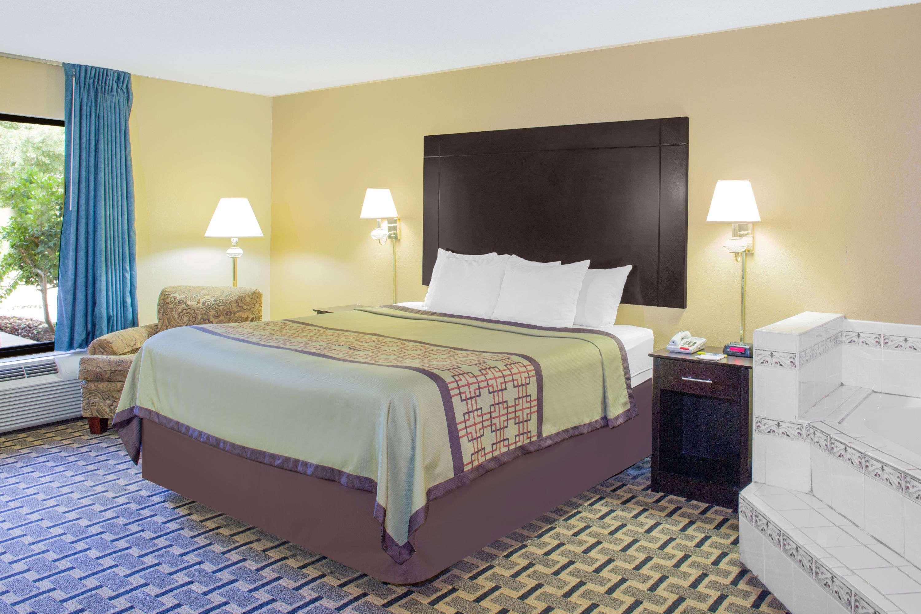 Days Inn By Wyndham Andalusia Εξωτερικό φωτογραφία